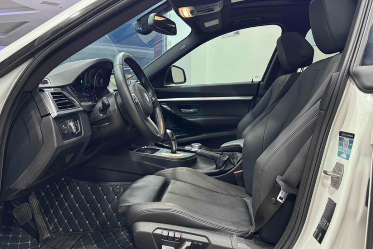 宝马3系GT 2020款 320i M运动套装中控内饰7007