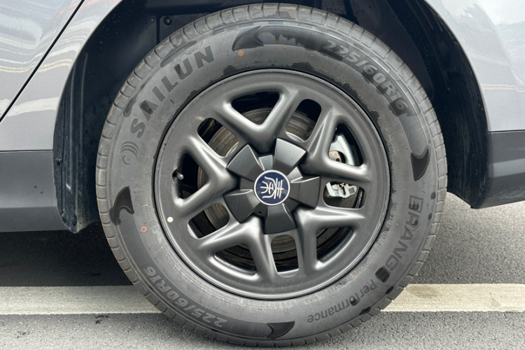 比亚迪 秦PLUS 2025款 DM-i 智驾版 55KM领先型中控内饰7005