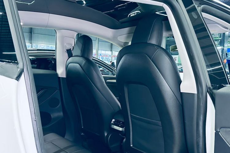 特斯拉 Model Y 2021款 标准续航后驱版中控内饰7005