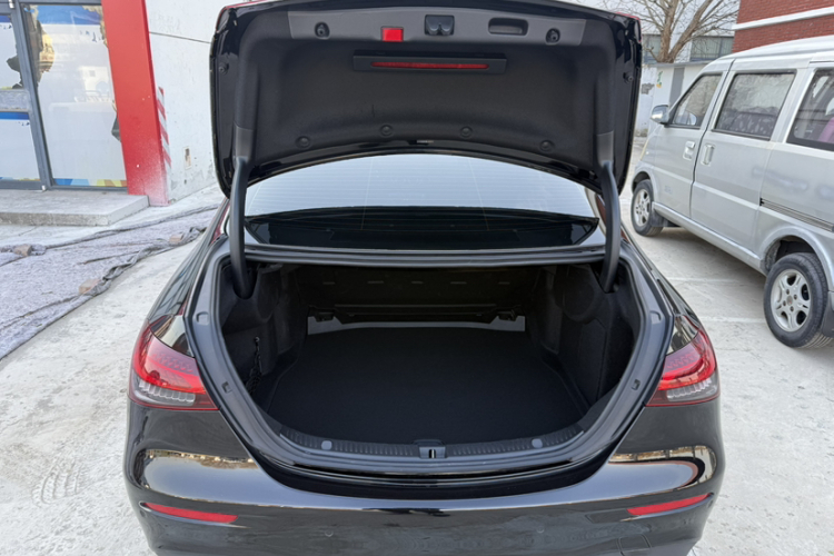 奔驰E级 2021款 E 300 L 运动时尚型局部细节23