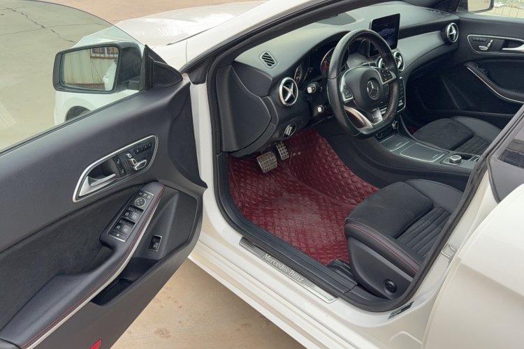 奔驰CLA 2018款 CLA 220 4MATIC中控内饰7003