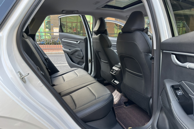 吉利汽车 帝豪 2025款 第4代 1.5L CVT尊贵型中控内饰7006