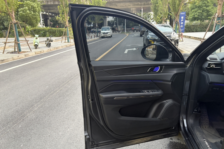 领克01 EM-P 2023款 1.5TD EM-P PM中控内饰7008