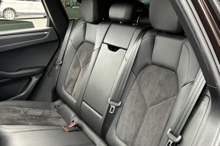 保时捷 2020款 Macan 2.0T中控内饰7012