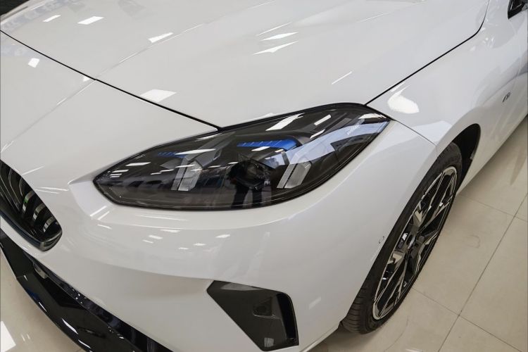 宝马2系 2025款 225L M运动曜夜套装车身外观6006