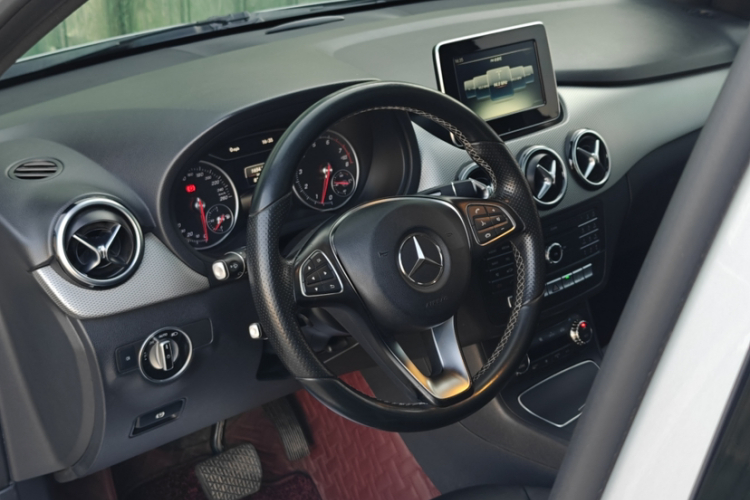 奔驰B级 2015款 B 200 时尚型中控内饰7007