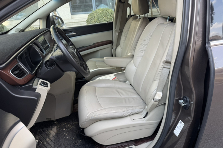 别克GL8 2017款 25S 豪华型 国V中控内饰7002