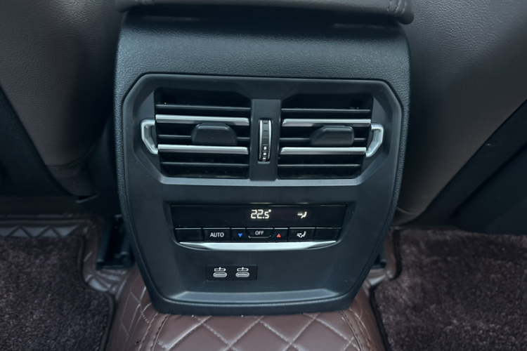 宝马3系 2021款 改款 320Li M运动套装中控内饰7013