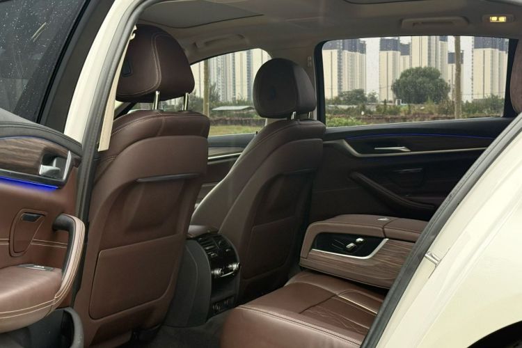 宝马5系新能源 2019款 530Le 豪华套装中控内饰7003