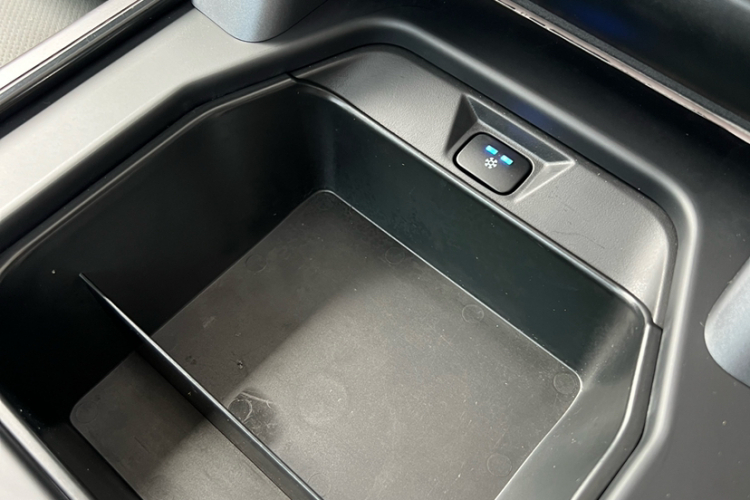 路虎卫士 2023款 90 3.0T P400 XS局部细节9002