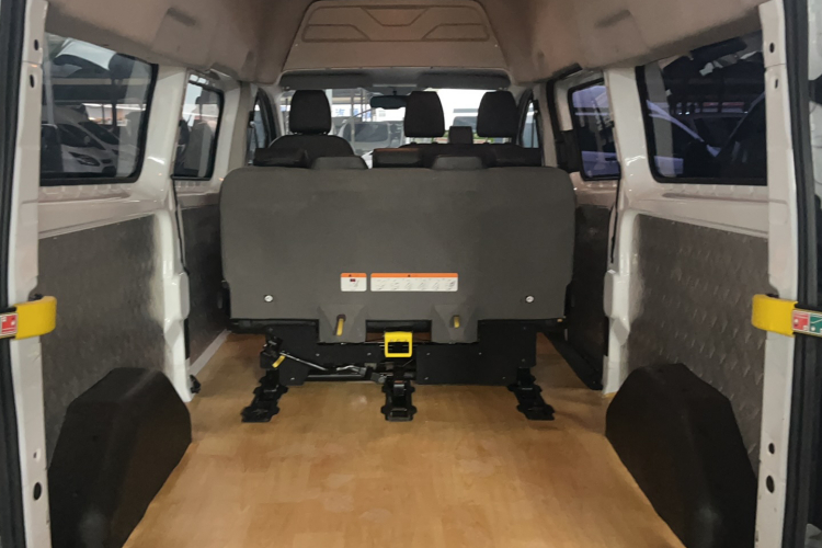 福特 全顺 2017款 2.0T汽油多功能商用车中轴中顶国V局部细节23