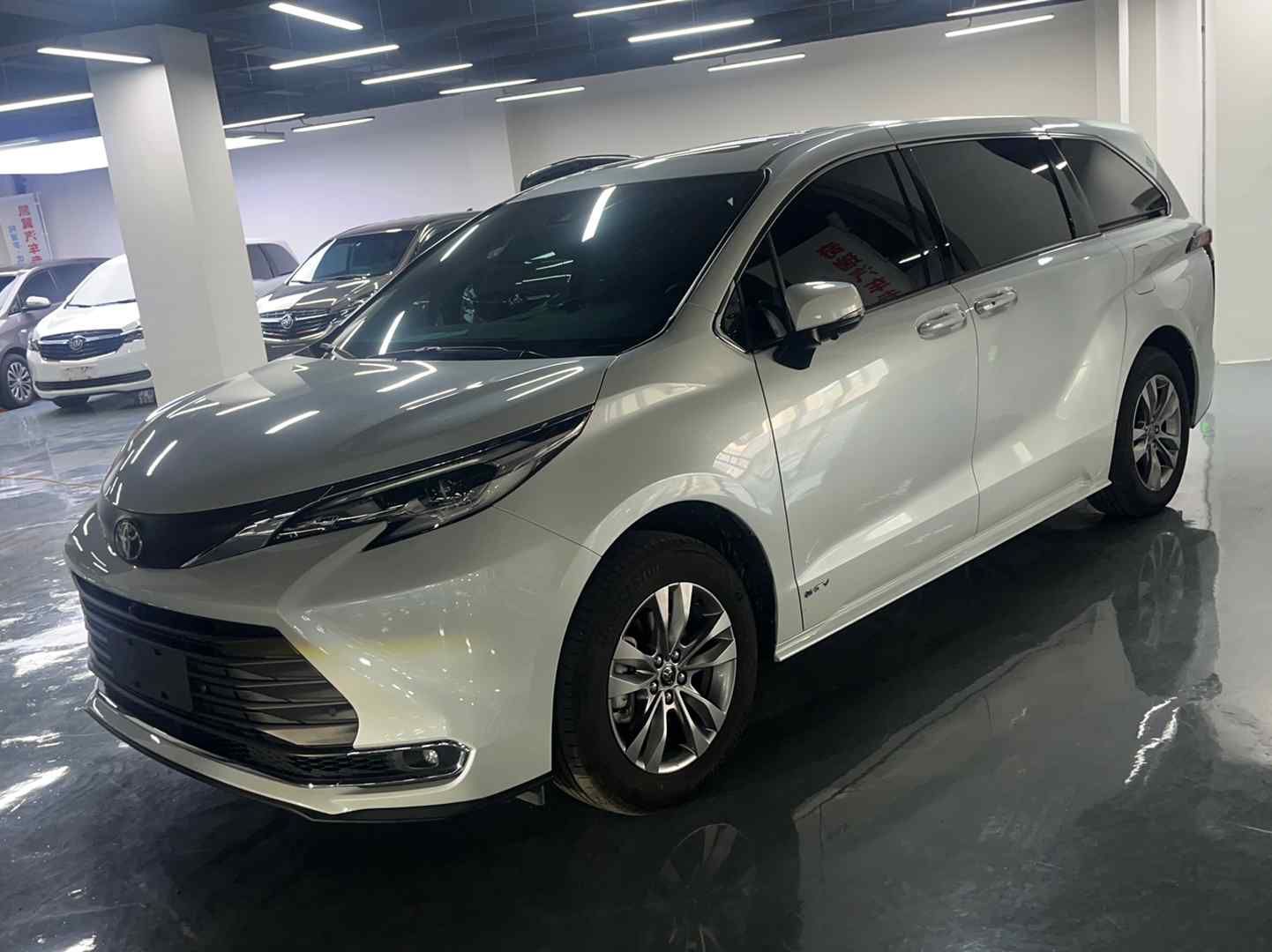 丰田 赛那SIENNA 2024款 2.5L混动 舒适版(1)