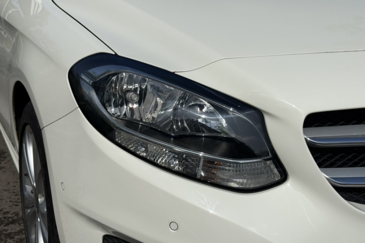 奔驰B级 2017款 B 200 动感型车身外观6007