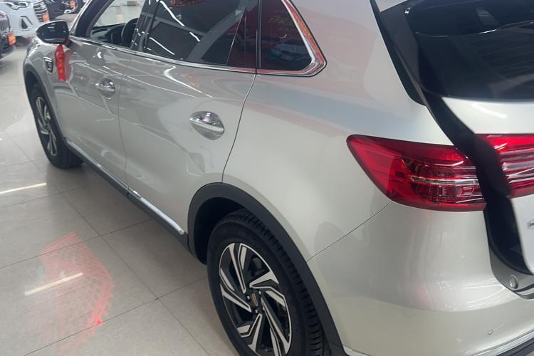 红旗HS5 2022款 2.0T 智联旗享版车身外观6005