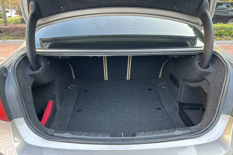 宝马3系 2015款 320i 超悦版时尚型局部细节23