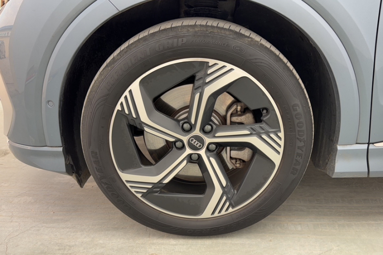 奥迪Q4 e-tron 2023款 40 e-tron 创境版车身外观6010