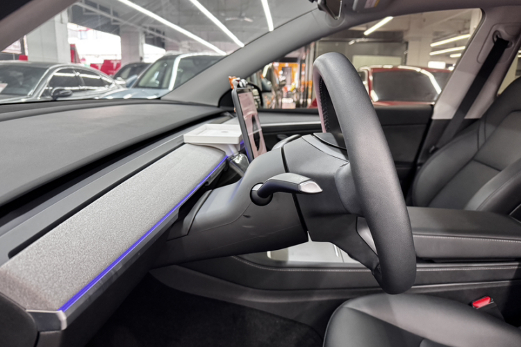 特斯拉 Model Y 2023款 后轮驱动版中控内饰7004