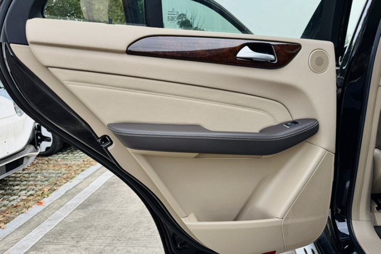 奔驰M级 2014款 ML 400 4MATIC动感型中控内饰7006