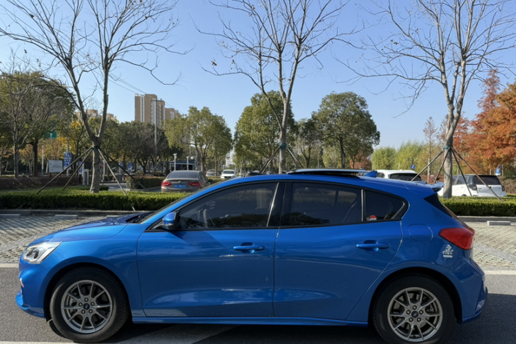 福特 福克斯 2020款 两厢 EcoBoost 180 自动锋潮型车身外观6008