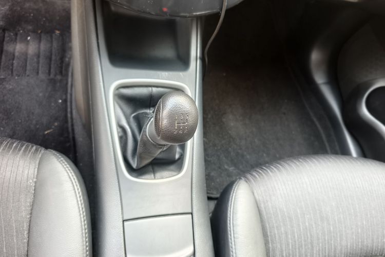 日产 骐达TIIDA 2014款 1.6L 手动智能型中控内饰7007