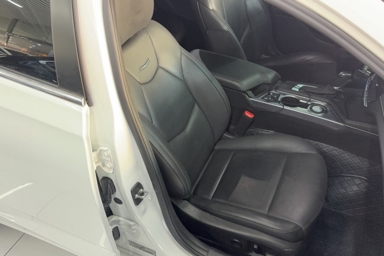 凯迪拉克CT4 2022款 28T 豪华型中控内饰7003