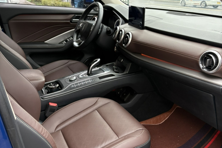 魏牌 VV6 2018款 2.0T 两驱超豪型 国V中控内饰7001