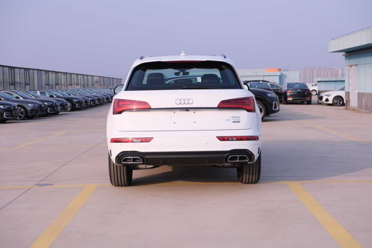 奥迪Q5L 2025款 45周年典藏版 40 TFSI 豪华动感型车身外观6006