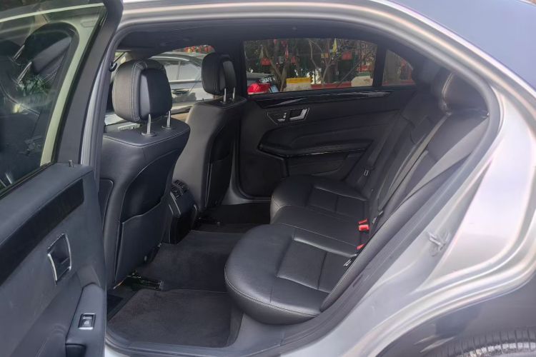 奔驰E级 2014款 改款 E 260 L 运动型中控内饰7004