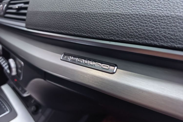 奥迪Q5L 2020款 改款 40 TFSI 荣享时尚型中控内饰7013