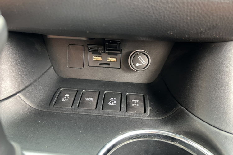 丰田 汉兰达 2020款 2.0T 四驱百万纪念版 7座中控内饰7001