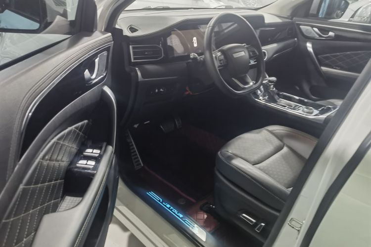 捷途X95 2023款 改款 1.6T DCT至尊版 7座中控内饰7005