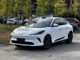智己汽车 智己LS6 2025款 长续航灵蜥智享版