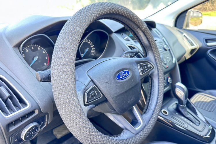 福特 福克斯 2015款 两厢 1.6L 自动风尚型中控内饰7005