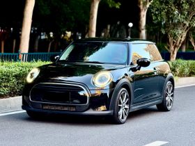 MINI 2023款 改款 1.5T COOPER 艺术家