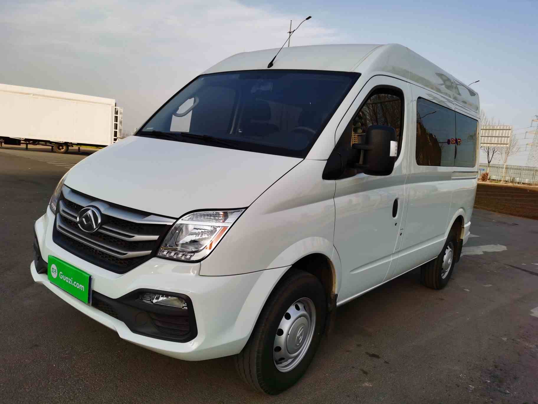 上汽大通MAXUS 新途V80 2023款 2.0T 手动经典傲运通短轴中顶5/6座(1)