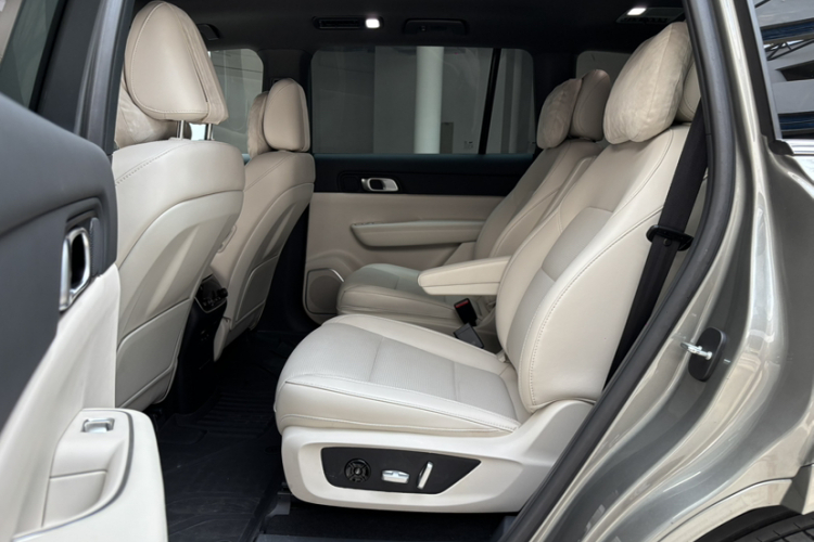 理想汽车 理想ONE 2021款 增程6座版中控内饰7004