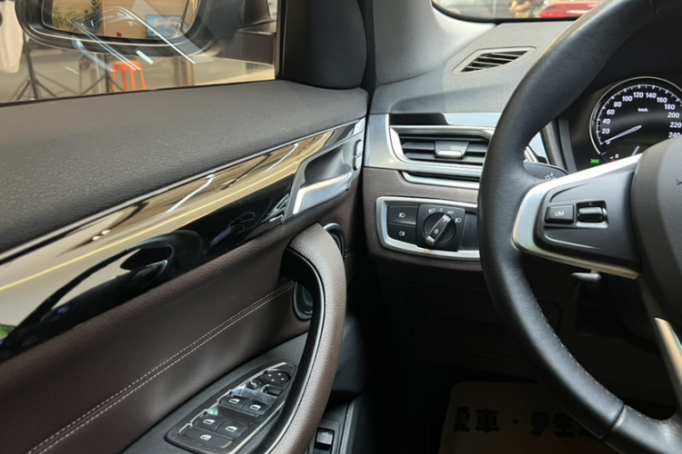 宝马X1 2019款 xDrive20Li 尊享型中控内饰7006