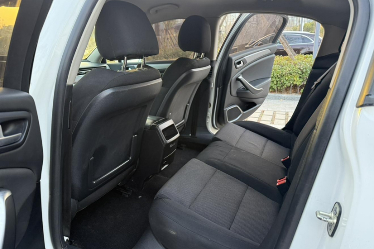 雪铁龙C5 2017款 350THP 自动舒适型中控内饰7002