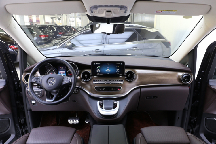 奔驰V级 2022款 V 260 L 长轴距豪华版中控内饰7002