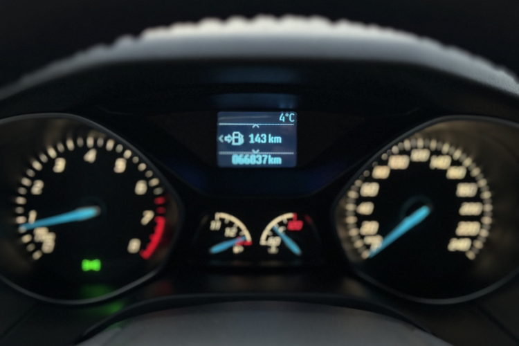 福特 福克斯 2012款 两厢 1.6L 手动风尚型中控内饰15