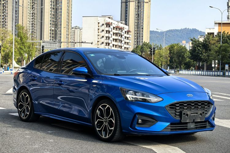 福特 福克斯 2020款 三厢 EcoBoost 180 自动ST Line车身外观6003