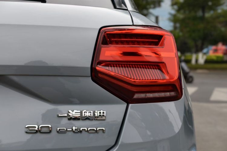 奥迪Q2L e-tron 2022款 Q2L e-tron 纯电智享型车身外观6005