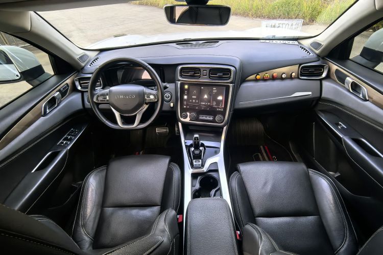 领克01 2017款 2.0T 两驱型Pro版中控内饰7004