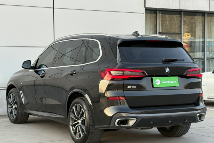 宝马X5 2022款 改款 xDrive 30Li 尊享型M运动套装车身外观6003