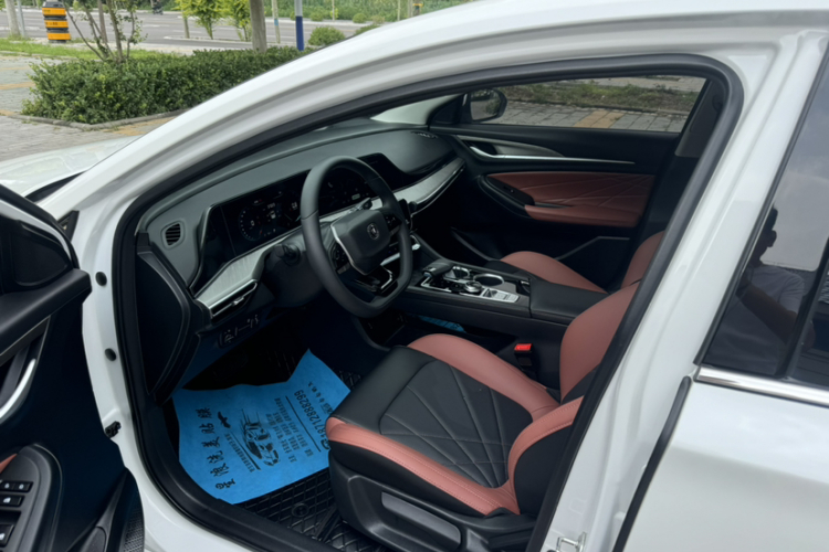 长安 逸动 2023款 畅享版 PLUS 蓝鲸NE 1.4T GDI DCT尊贵版中控内饰7001