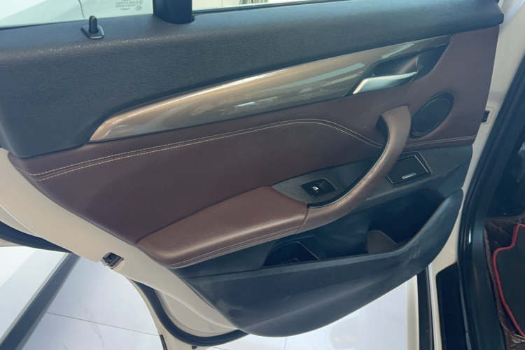 宝马X1 2016款 sDrive20Li 豪华型局部细节9009