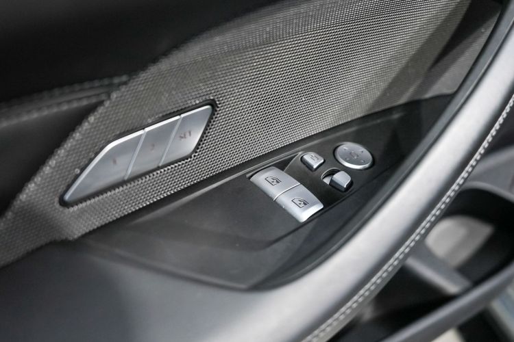 宝马M4 2024款 M4双门轿跑车 M xDrive 雷霆版中控内饰7008