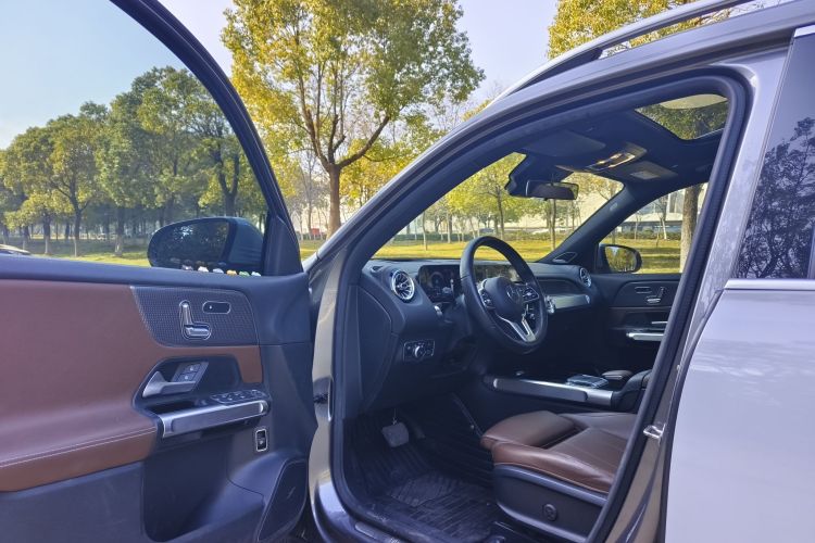 奔驰GLB 2020款 GLB 200 时尚型中控内饰7001