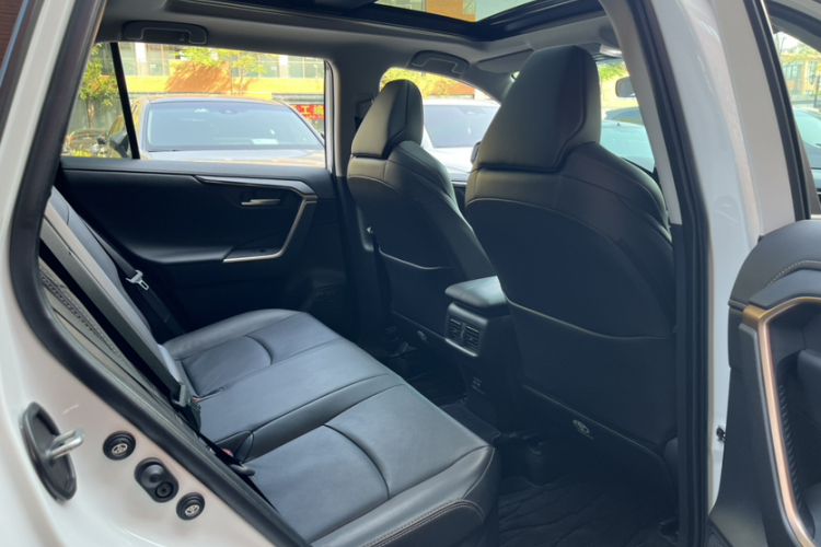 丰田 威兰达 2024款 双擎 2.5L E-CVT两驱豪华PLUS版中控内饰7002