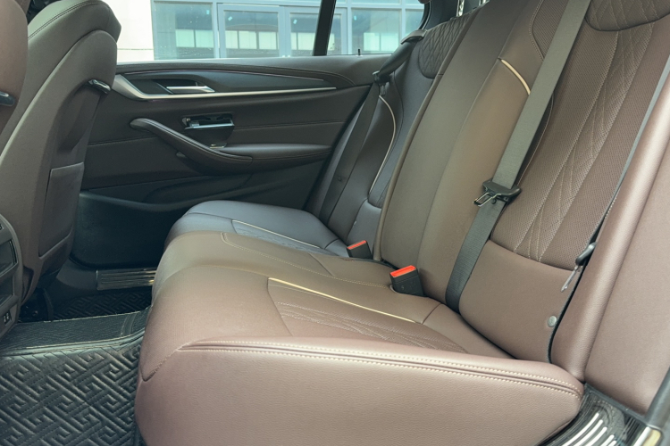 宝马5系 2023款 530Li 领先型 M运动套装中控内饰7002